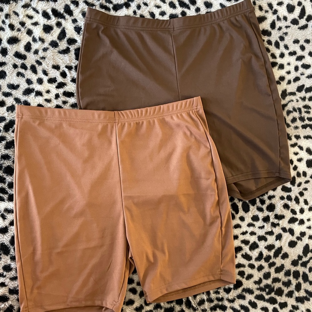 Neutral biker shorts